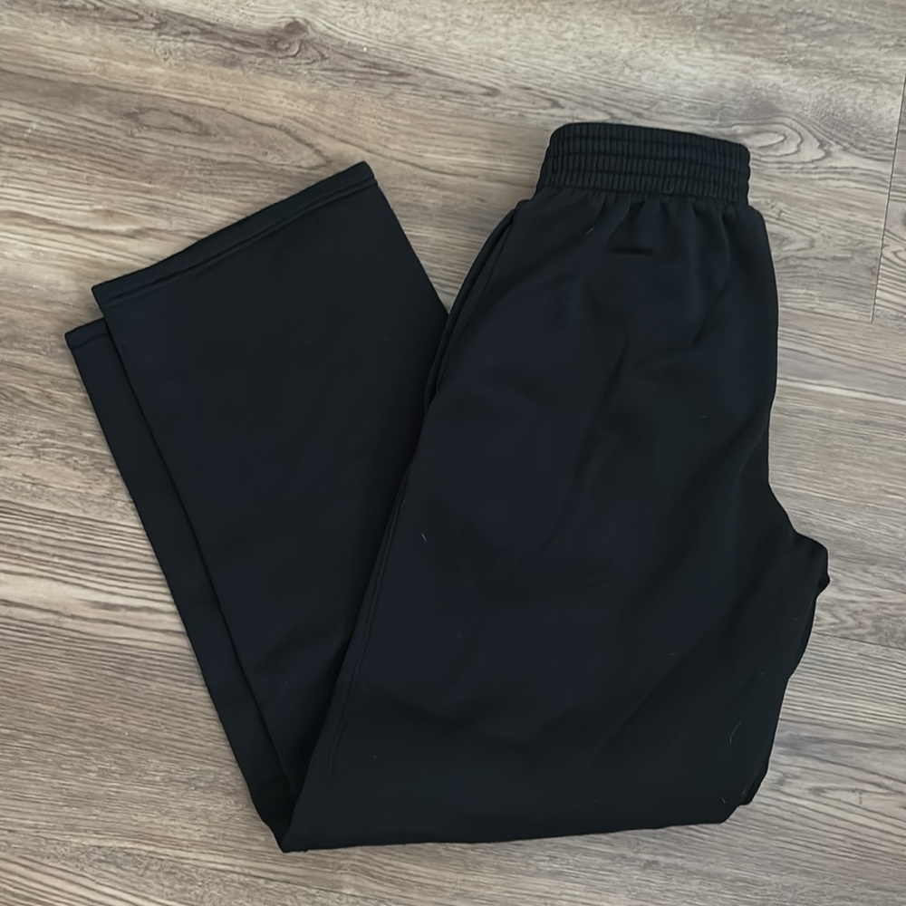 ⭐️Under armor sweatpants⭐️ - Picture 2 of 3